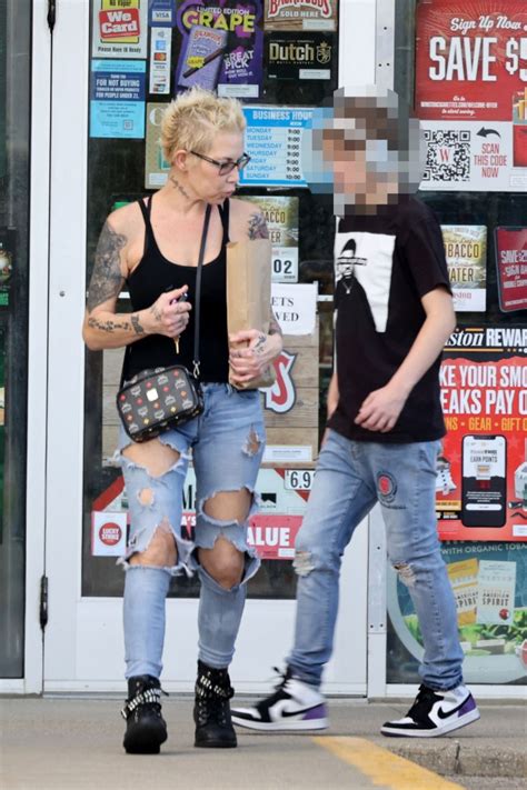 Eminem’s ex Kim grabs pizza with rarely-seen teenage son Parker in new ...