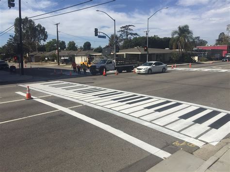 (American term for) zebra crossing | WordReference Forums