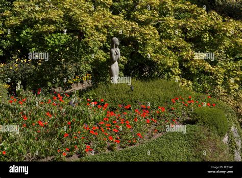 Butchart Gardens Sunken Garden in summer Stock Photo - Alamy