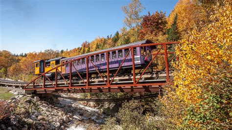 18 Best Fall Foliage Train Rides For Leaf Peeping