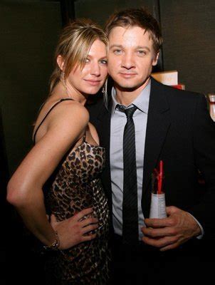 jeremy renner siblings