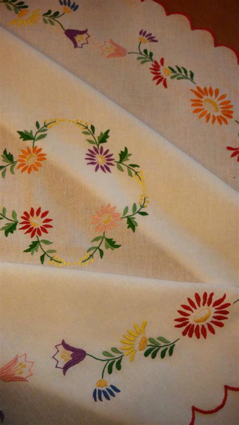 Saree border | Embroidery patterns, Hand embroidery flowers, Embroidery ...