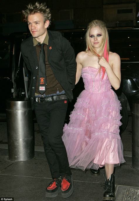 Deryck Whibley gets judge to erase ex-wife Avril Lavigne's name from ...