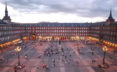 ¿No conoces los secretos de la Plaza Mayor de Madrid? Descubre su ...