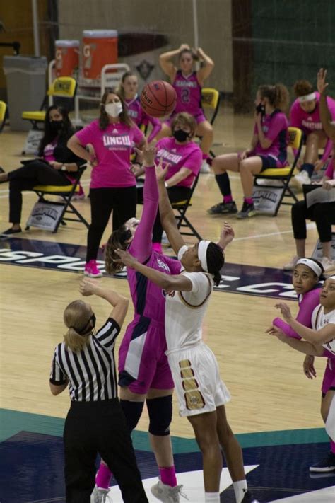 UNCW WBB welcomes newcomers and prepares for the season – The Seahawk