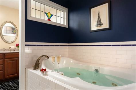 12 Romantic Philadelphia Hotels with Jacuzzi Tubs in room