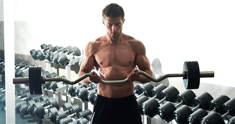 How The Reverse Barbell Curl Boosts Biceps Growth