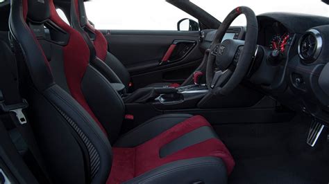 Nissan GT-R Nismo Interior Layout & Technology | Top Gear