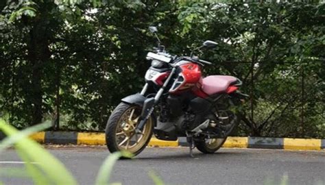 Yamaha FZS Fi V4 Review क्या मिलता है इसमें खास, देखें डिटेल