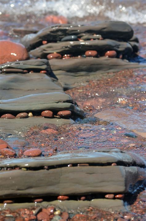 Lake Superior Rock formations | Rock and pebbles, Nature artwork, Stone art