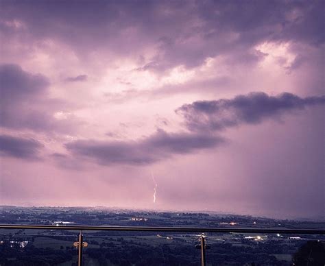 UK weather pictures: The ‘MOTHER of all thunderstorms’ strikes Britain ...