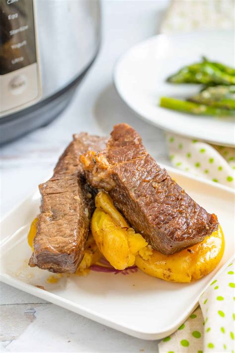 Instant Pot Beef Short Ribs Recipe | A Pressure Cooker