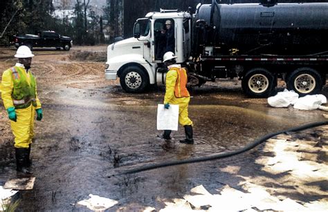 Oil Spill Clean Up : Code 3 Services