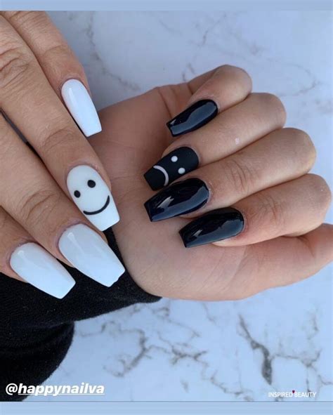 24 Black and White Nails That are Gorgeous - Inspired Beauty in 2021 ...