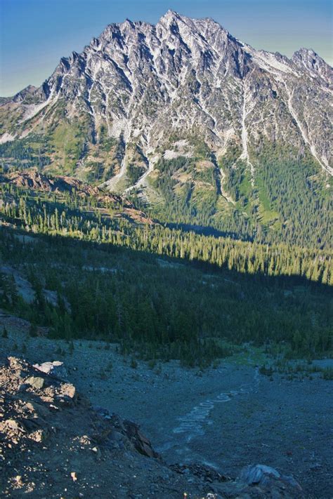 Mount Stuart, Washington State, USA (hiking trail in foreground ...