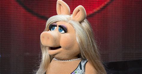 Miss Piggy Says Her Breakup With Kermit Will Be 'Great For Moi's ...