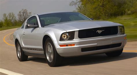 Ford Mustang 2005 (2005 - 2009) reviews, technical data, prices