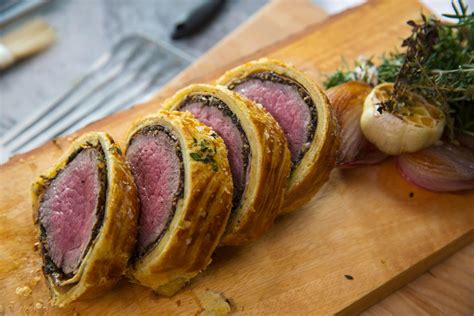 Ricetta filetto di manzo alla Wellington: ingredienti, preparazione e ...