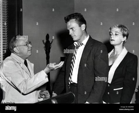 KISS ME DEADLY (1955) PERCY HELTON, RALPH MEEKER, GABY RODGERS KIMD ...