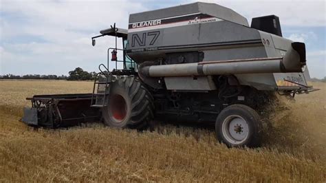 Gleaner N7 series III. Australia - YouTube