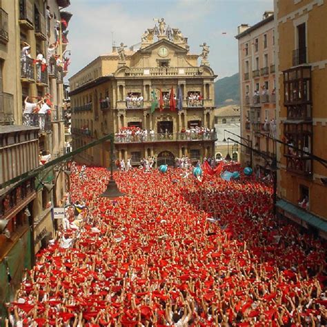 SANFERMÍN y EL ENCIERRO. Toda la información con el Turismo Fácil.