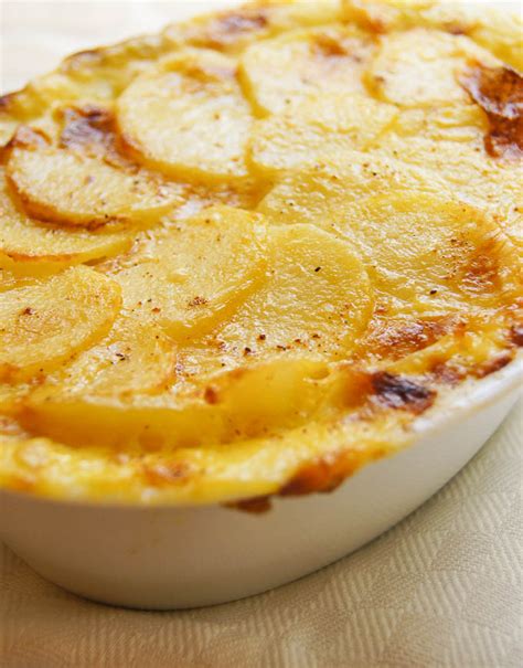 DAUPHINOISE POTATOES WITH OAK SMOKED GARLIC