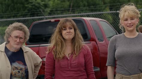 Amy Adams navigates family dynamics in 'Hillbilly Elegy' Trailer: Watch ...