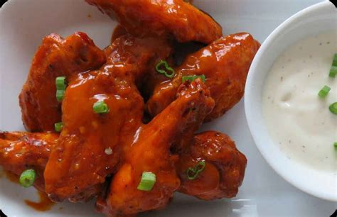 Copycat Applebee's Buffalo Wings - For the Wing