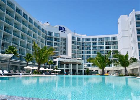 3 BEST HOTELS in Cairns, Australia - Luxury Resorts