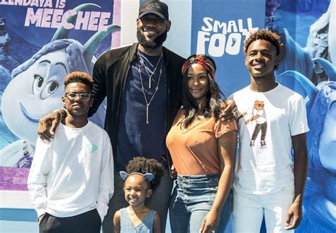 Lakers News: LeBron James Poses For First-Ever Family Photo Shoot With ...