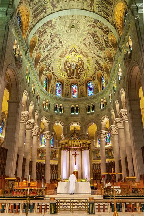 Basilica of Sainte-Anne-de-Beaupré, Sainte-Anne-de-Beaupré, Quebec ...