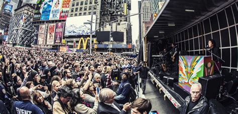 Paul McCartney | Tour | New York Times Square - Impromptu Concert