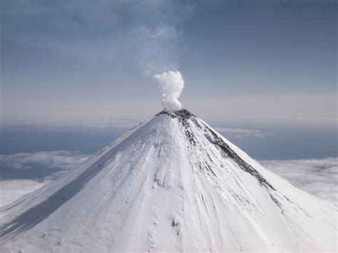 Plate Tectonics and Volcanic Activity