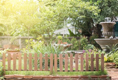 9 Super Easy DIY Garden Fence Ideas - Backyard Boss