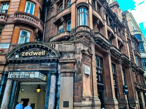 What hotels do celebs stay in London? — Zedwell