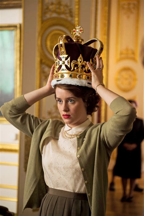 Review: Netflix Does Queen Elizabeth II in ‘The Crown,’ No Expense ...