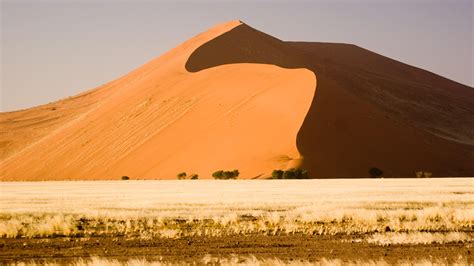 Sand dunes in the desert Namib Wallpaper Download 5120x2880