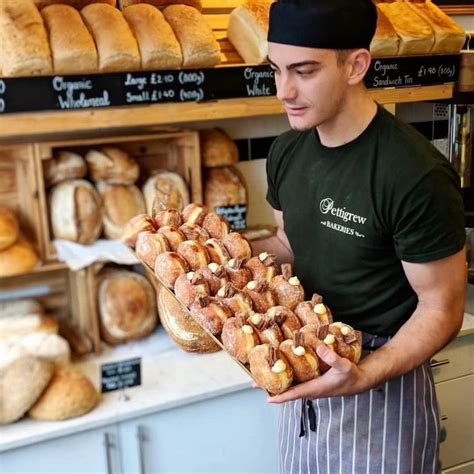 Great British Food 🇬🇧 op Instagram: "From freshly baked bread to Welsh ...