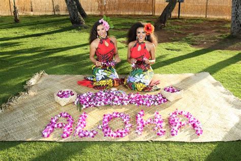 Oahu: Diamond Head Luau at the Waikiki Aquarium | GetYourGuide