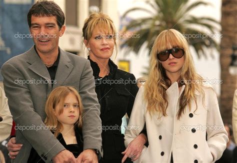 Antonio Banderas, Melanie Griffith, Stella Banderas, Dakota Johnson ...