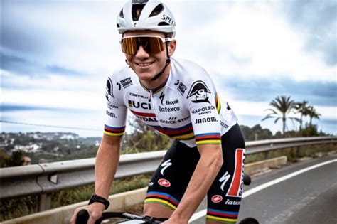 Remco Evenepoel absolutely destroyed a famous KOM while training in ...