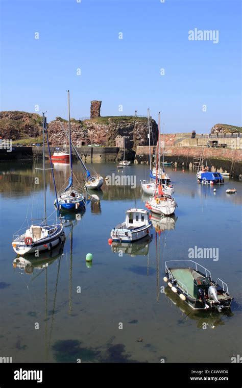 Dunbar Castle ruins and Victoria Harbour, Dunbar, East Lothian ...