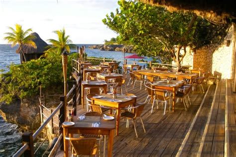 40 Best Restaurants in Jamaica for 2024 (Top Eats!)