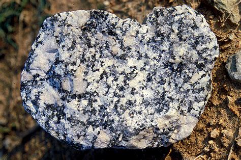 【porphyritic】什么意思_英语porphyritic的翻译_音标_读音_用法_例句_在线翻译_有道词典