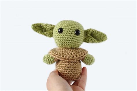 Baby Yoda Crochet Pattern: Free Amigurumi Crochet Pattern