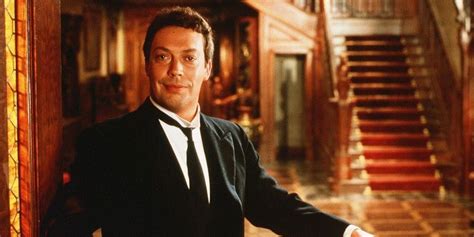 5 Ways Clue Is The Best Murder Mystery Movie (& 5 It's Knives Out)