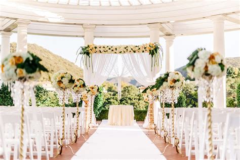 Wedding Aisle Flower Ideas - Zola Expert Wedding Advice