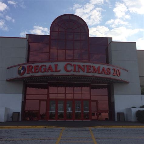 Regal Cinemas Richmond Town Square 20 - Movie Theater