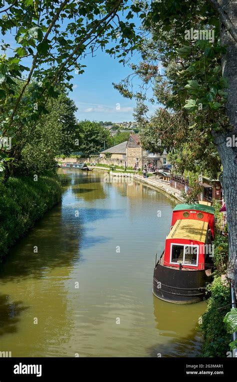 Boats moored on the Kennet & Avon Canal, at Bradford upon Avon, South ...