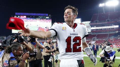 Tom Brady had sweet moment with a tearful young Buccaneers fan